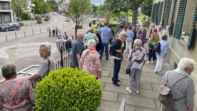 Beim Mittagshalt am Schwarzsee. Foto: zVg