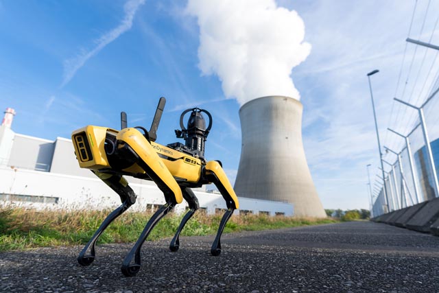 Roboterhund vor dem KKL. Foto: zVg