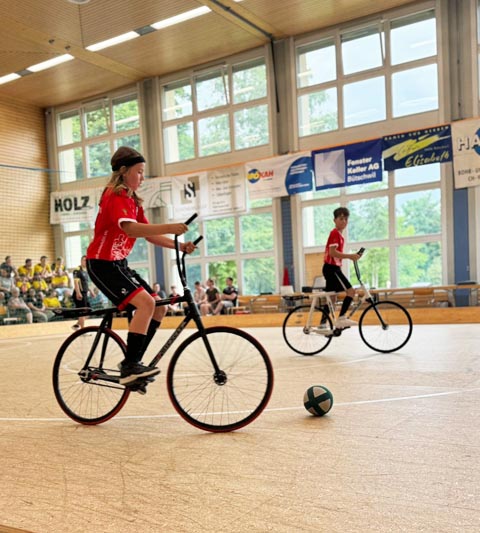 Miles Roth und Finn Bollinger im Einsatz. Foto: zVg