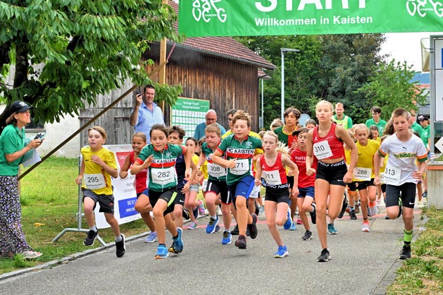 Begeisternder Start beim Schülerlauf. Foto: zVg