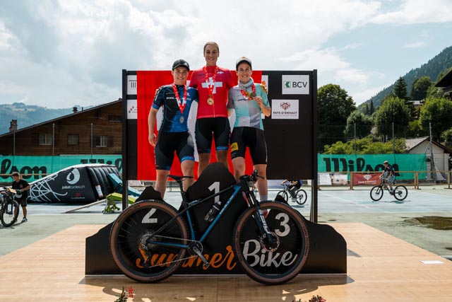 Hattrick für Irina Lützelschwab –  Wallbacherin gewinnt am SM MTB-Marathon Château d’Oex