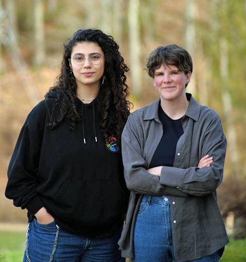 Angel Yakoub (links) tritt im August aus dem Präsidium der JUSO Baselland zurück. Foto: zVg