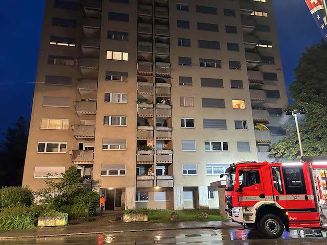Spreitenbach: Brand in Mehrfamilienhaus (Zeugenaufruf)