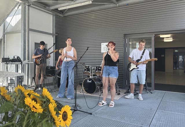 Die Schülerband der neuen Kanti Aarau war zu Gast in Stein und umrahmte die Eröffnung musikalisch. Foto: Sonja Fasler
