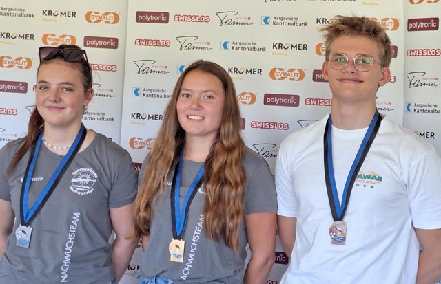 Die Aargauer Zukunftshoffnungen im 50-m-Gewehrschiessen: Dreistellungssieg für Fiona Kitanovic (Mitte) vor Nina Staudacher und Adrian Fischer. Foto: rke