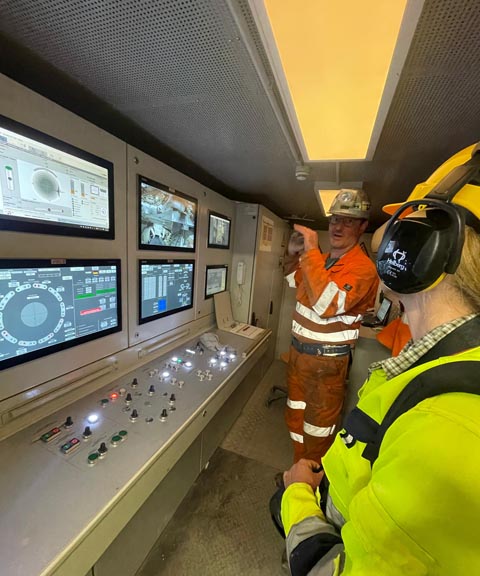 Was aussieht wie eine Raumstation ist die Kommandozentrale der «Alessandra». Foto: Nicole Hübner