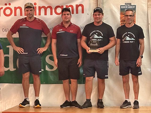 Das Siegerteam der Gruppenwertung 18kg an den Rünenberger Nationalturntagen. Foto: zVg