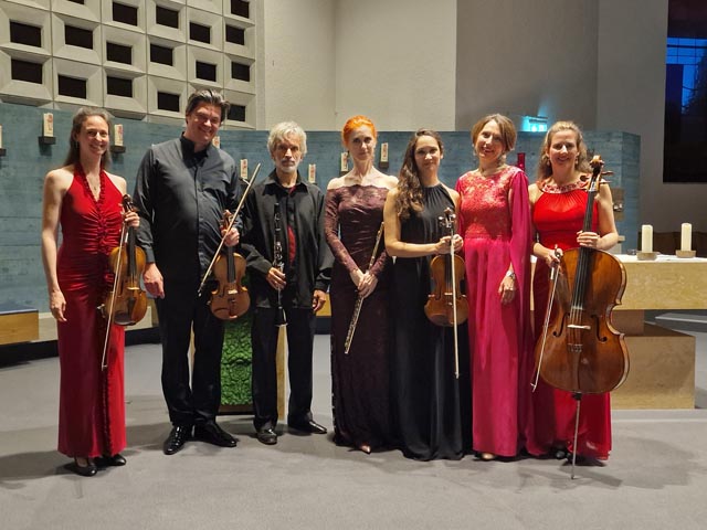 Das Ensemble «Salut d’Amour» mit der Sopranistin Sandra Rohrer Sacher (Zweite von rechts)