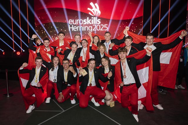  Das Team nach der Schlussfeier (2.v.r. Mattia Andrea Plattner). Foto: SwissSkills/Michael Zangellhini