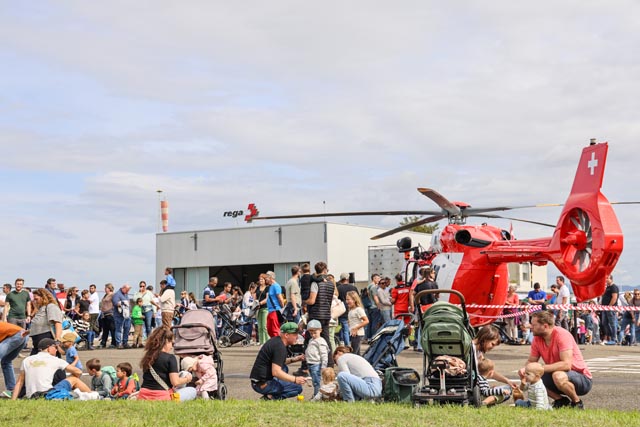  Der Tag der offenen Tür auf der Rega-Basis Basel stiess auf grosses Interesse. Foto: Rega
