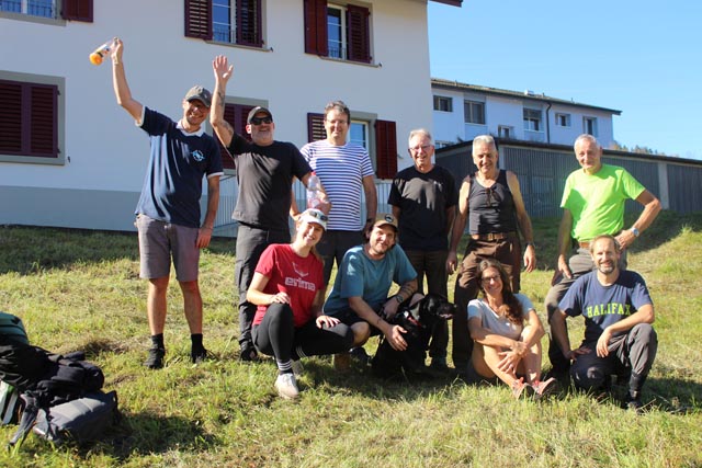 Das Team Globetrotter mit den drei «Vorarbeitern» aus dem NVSL-Vorstand. Foto: Dieter Deiss