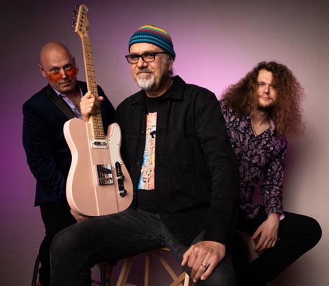 Fast schon eine Familien-Band, Toby Lee Marshall, Vater Greg Koch und sein Sohn Dylan Koch (v.l.). Foto: zVg