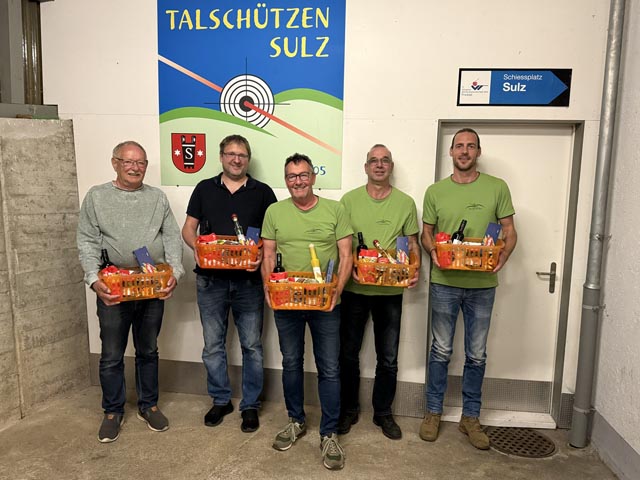 Die Sieger der Gesamtwertung über 300 m (von links): 4. Rang Gerhard Ehresheim, 2. Rang Sven Müller, Sieger Toni Weiss, 3. Rang Hanspeter Schraner, 5. Rang Rainer Büchele. Foto: zVg