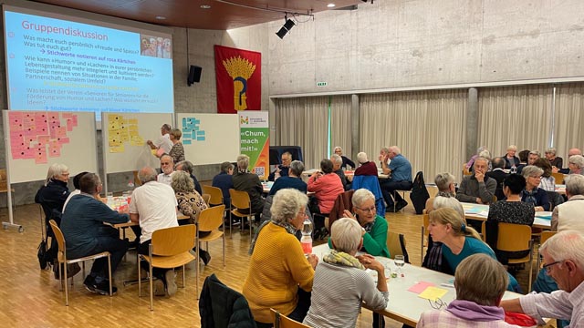 Übungen zeigten, wie Humor helfen kann, den Alltag zu meistern. Foto: Richard Schmid 