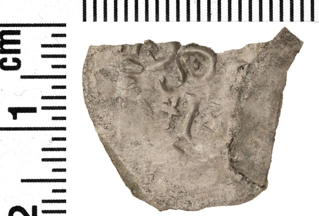 Silberne Münze. Der sogenannte Brakteat zeigt die Prägung der Münzstätte des Bistums Basel. Foto: Kantonsarchäologie, © Kanton Aargau