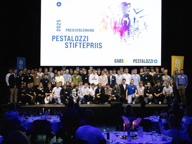 Anerkennung pur: Über 80 Lehrabsolvent:innen erhielten den Pestalozzi Stiftepriis 2025 für ihre Top-Leistungen. Foto: zVg