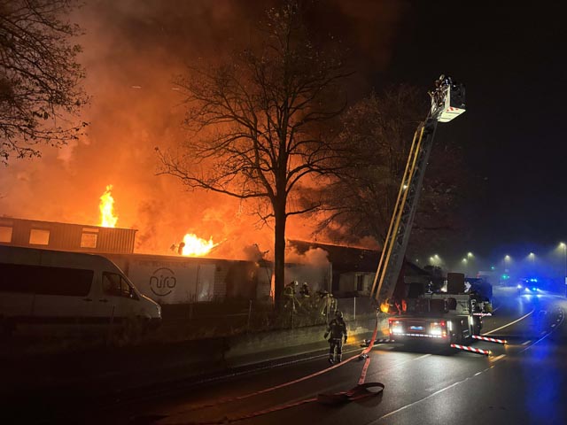 In Döttingen brach im Gebäude einer ehemaligen Schreinerei ein Brand aus.