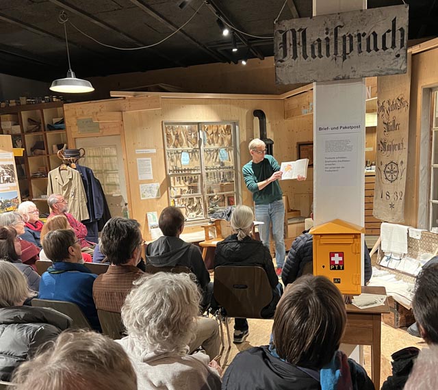 SRF-Mann Christian Schmutz erklärte allerlei Mundart-Begriffe. Foto: Stephan Schöttli