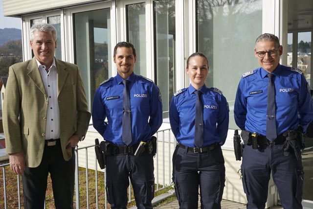Unser Bild (von links): Gemeindeammann Daniel Suter, Pol Michael Dietschi, ZA Dijana Karaqi und Polizeichef Oblt Werner Bertschi. Foto: zVg