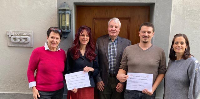 Spendenübergabe mit Sandra Wey (2. v.l.) und Sven Eichhorn (4. v.l., Jugend- und Familienberatungen) sowie dem Vorstand des Wohlfahrtfonds der Waldstadt-Loge Rheinfelden, Christa Franzen, Jörg Schneider (Präsident) und Sarah Hofmann. Foto: zVg