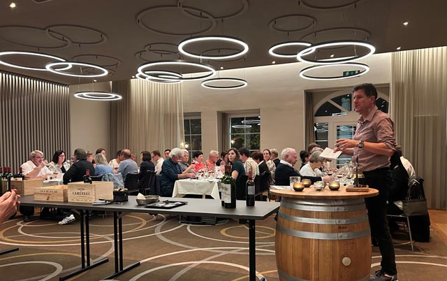 Ralph Schneiter vermittelte Wissenswertes über die Weinregion Bordeaux. Foto: zVg