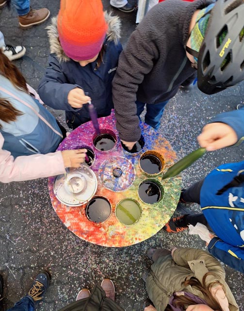 Hier entstehen farbige Kerzen.