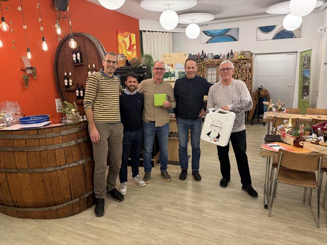 Bisherige und neue Vorstandsmitglieder des RV «Helvetia» Sulz. Von links: Roger Kalt, Sekretariat, Valeriano Vaccalluzzo, neu Präsident, Lukas Zumsteg, abtretender Präsident, Michael Hayek, neu Kassier, Kurt Bräm, abtretender Kassier. Foto: zVg