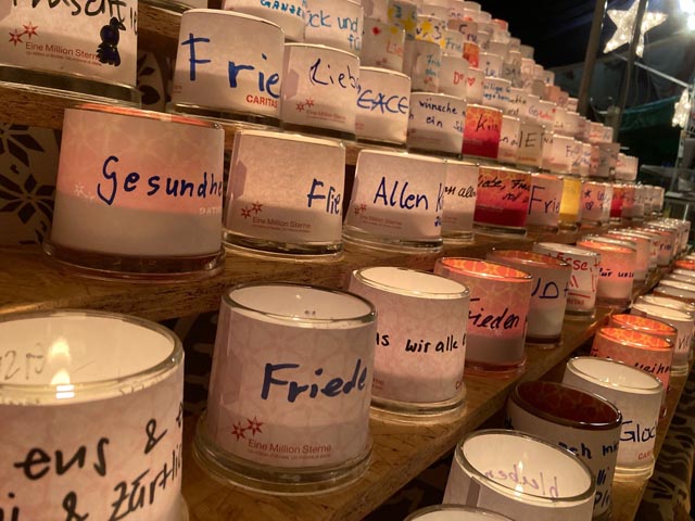 Symbol der Solidarität am Weihnachtsmarkt Frick. Fotos: zVg