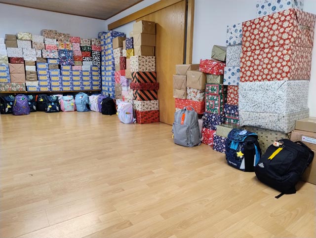 Viele fleissige Helfer haben gesammelt und gepackt.