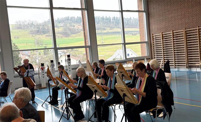Seniorenadventsfeier in Sulz mit Harfenklängen aus Stein. Foto: zVg