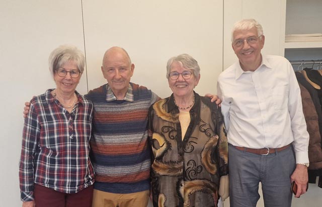 Fritz Käser (2.v.l.) mit dem Organisationsteam, Brigitte Glauser sowie Brigitte und Werner Schneider. Foto: zVg