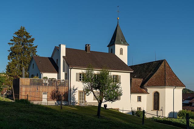 Pfarrhaus und Pfarrkirche St. Leodegar in Schupfart. Foto: Roland Zumbuehl