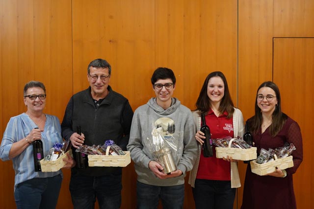 Die Geehrten (von links): Ursula Bürgi, Urs Freiermuth, Reto Freiermuth, Celina Kuoni und Stefanie Hohler. Foto: zVg