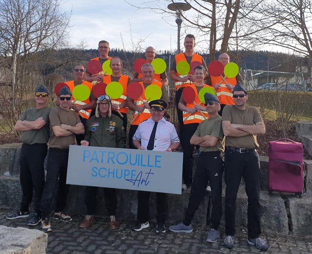 Männerriege Schupfart als Bodenpersonal. Foto: zVg