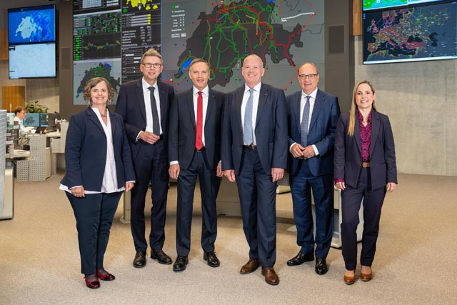 Von links: Staatsschreiberin Joana Filippi, Regierungsrat Dieter Egli, Landstatthalter Jean-Pierre Gallati, Landammann Stephan Attiger, Regierungsrat Dr. Markus Dieth, Regierungsrätin Martina Bircher. Foto: Copyright © Kovats Optik AG Baden