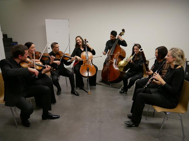 Das Ensemble Fiacorda mit (von links) Philippe Villafranca, Naomi Lozano, Teodor Dimitrov, Gunta Abele, Gengpei Li, Eda Paçaci, Marie-Thérèse Yan und Karin Dornbusch spielte im Rehmann-Museum.