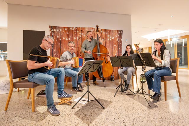 Die Fricktaler Ländlerkapelle «tubetänzig» sorgte an der Stubete für die passende urchig-gemütliche Stimmung.