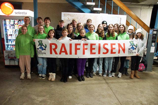 Stolz auf ihre Leistungen: Die Schwimmerinnen und Schwimmer der SLRG Fricktal. Foto: zVg