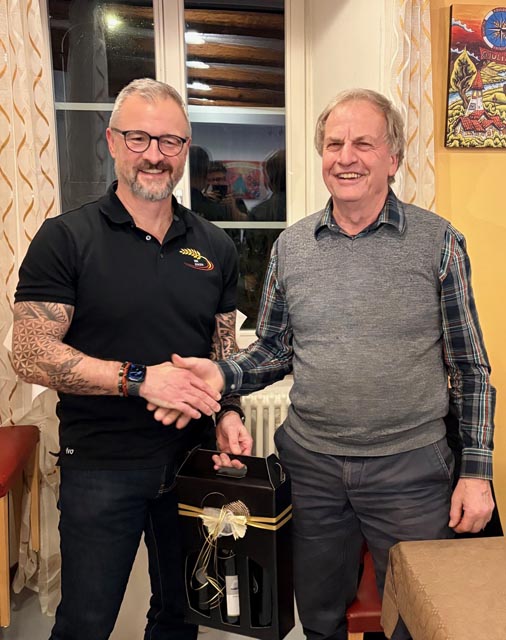 30 Jahre Vereinszugehörigkeit soll gefeiert werden, von links: Präsident Ivo Jegge und Johann John