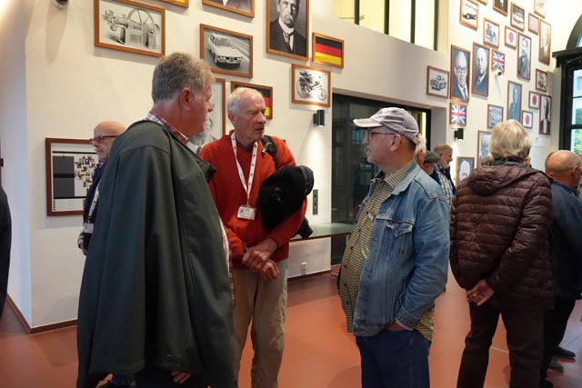 Besonders gerne nimmt Kurt Fischer an den Austauschtreffen mit anderen Freiwilligen teil. So lernt er die Personen kennen, denen er auch im Alltag als Fahrer immer wieder begegnet. Foto: zVg