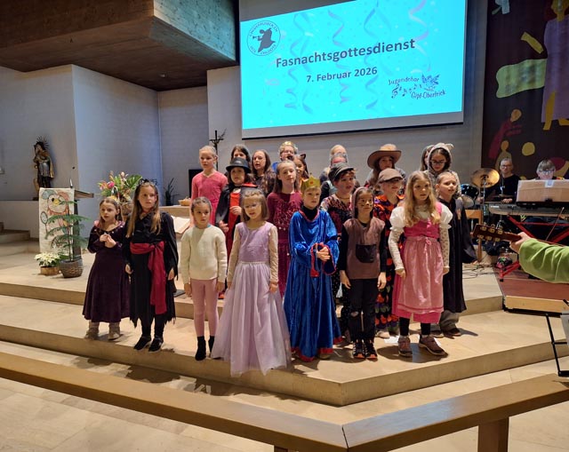 Fasnachtskostüm statt Sonntagsanzug: Am Samstag galt beim Gottesdienst in Gipf-Oberfrick eine alternative Kleiderordnung.