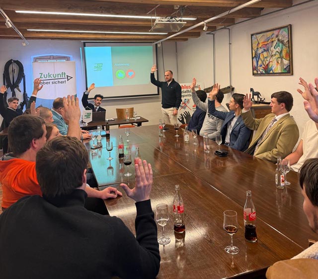 Die JSVP Aargau bei der Parolenfassung