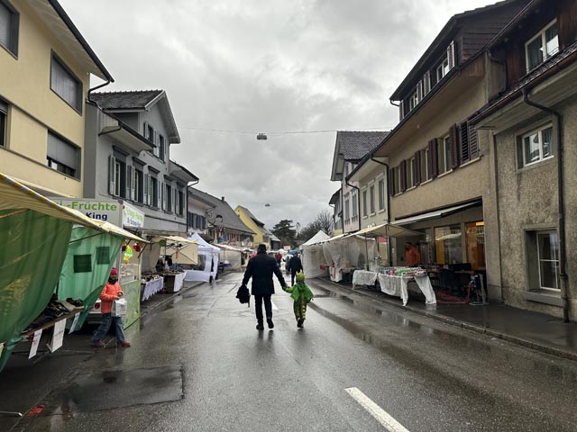 Am Nachmittag herrschte zeitweise fast gähnende Leere auf der Fricker Marktmeile. Foto: Sonja Fasler