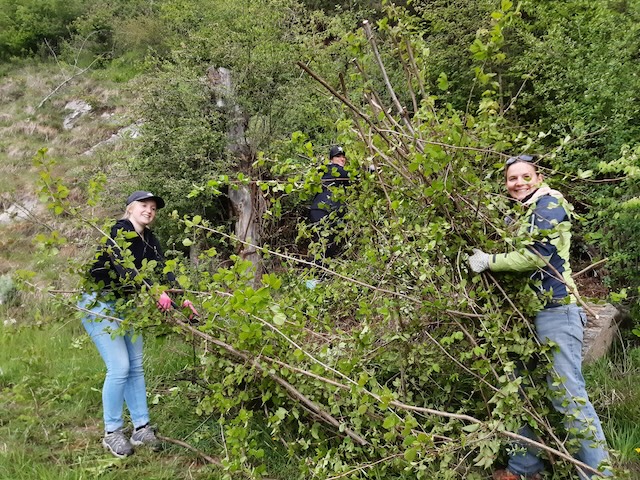 Gemeinsam draussen wirken bei «Natur verbindet». Foto: zVg