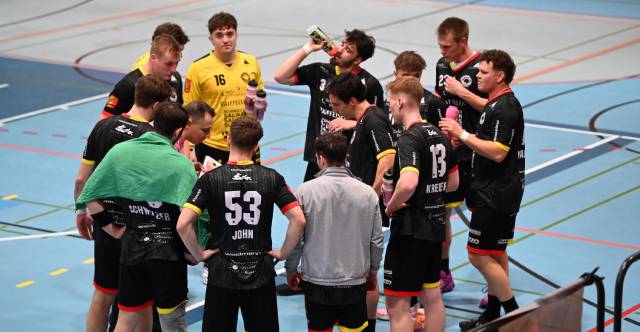 Eine von drei Auszeiten, um die Taktik zu besprechen.