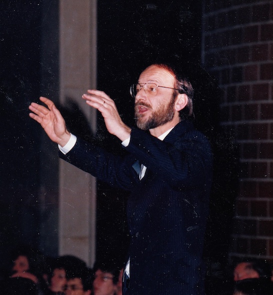 Schon als Kind hat Rolf Steppacher angefangen zu dirigieren, später hat er in der Kirche Chöre dirigiert. Foto: zVg