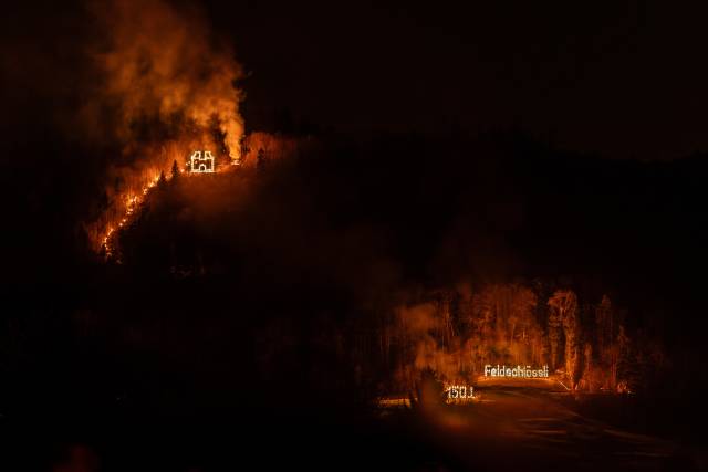 Neben dem Sujet der Oberen auf dem Limperg ist der Siegerzug zu sehen. Foto: Alex Uehlinger