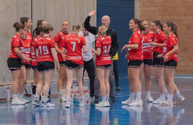 Das Damen 1-Team des TSV Frick während eines Team-Time-Outs