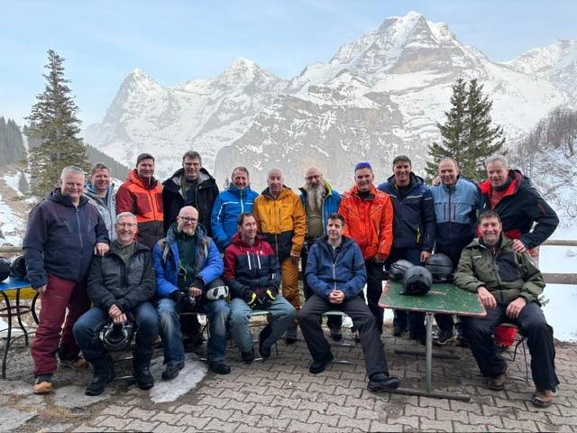 Der MTV Herznach vor herrlicher Bergkulisse