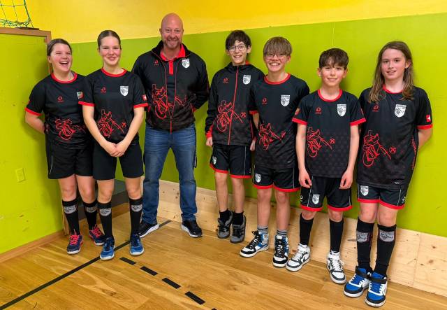 Salome und Amelie Lauber, Freddy Soder, Nico Battalina, Finn Hilpert, Finn Bollinger und Miles Roth (von links)